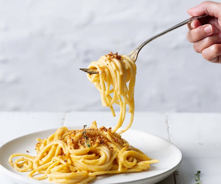 Spaghetti med græskar og hasselnød