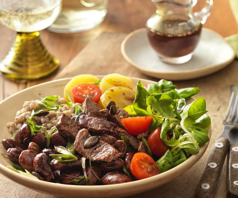 Buchweizen Bowl mit Rinderfilet und Käferbohnen