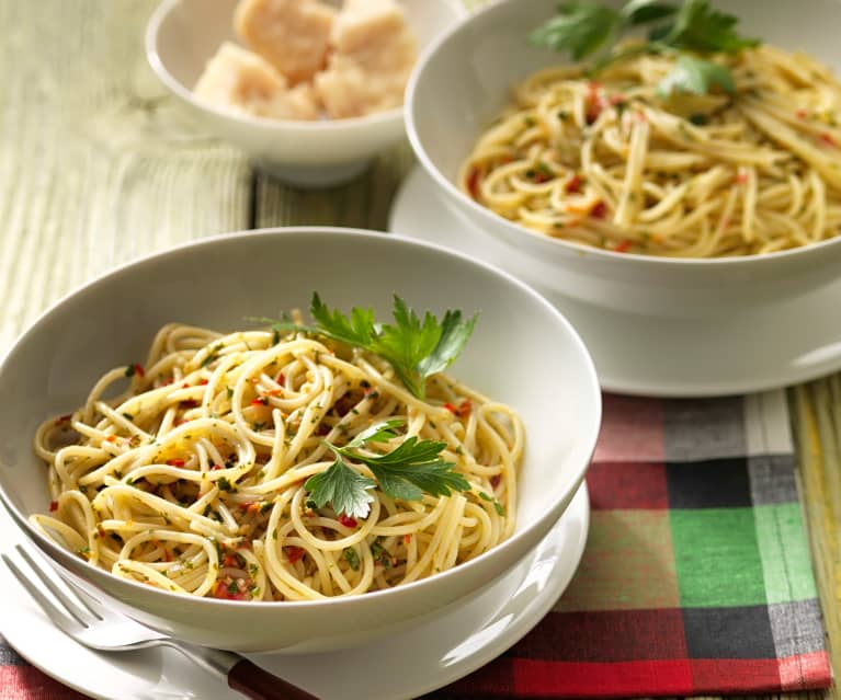 Spaghetti dengan Bawang Putih, Minyak Zaitun dan Cabai