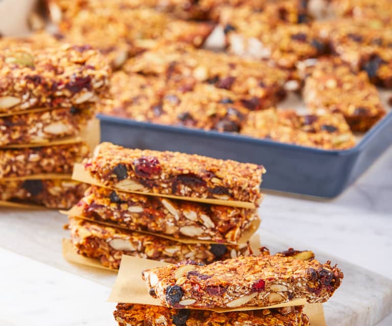 Barritas de avena, almendra y coco. Receta de cocina fácil