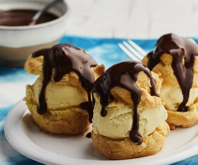 Profiteroles with Peanuts