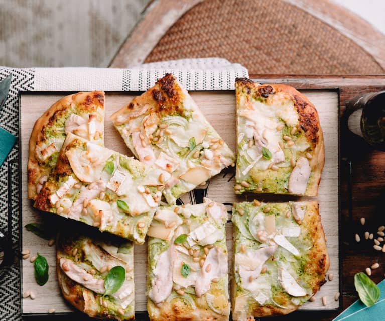 Pizza au poulet, oignons et chèvre