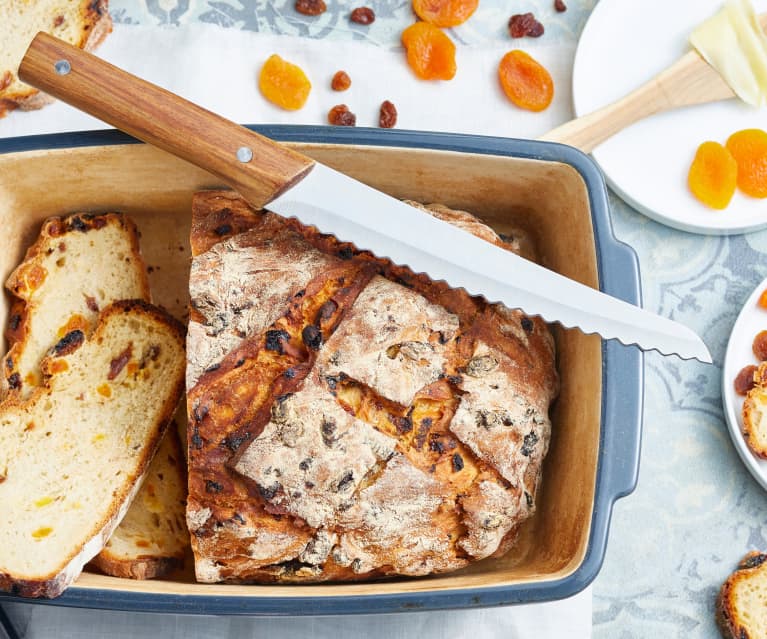 Pain moelleux, abricots, raisins au miel d'été