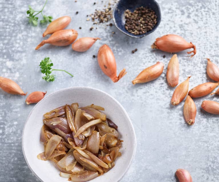 Sautéing 8.5 oz Shallots