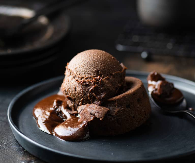 Volcán de chocolate con helado de moca (sin gluten, sin lácteos)
