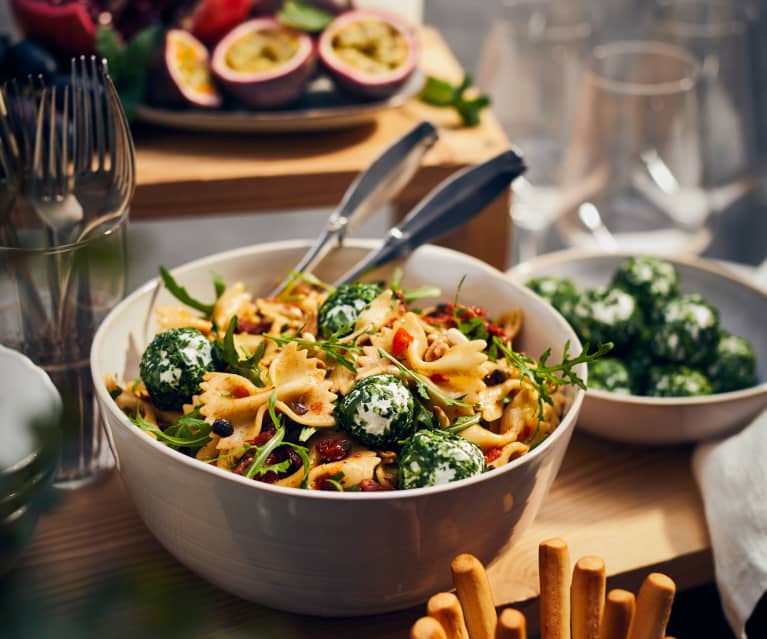 Nudelsalat mit Ziegenfrischkäse und Rucola