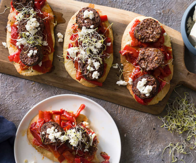 Tosta de morcilla de Burgos y pimientos salteados al vino tinto