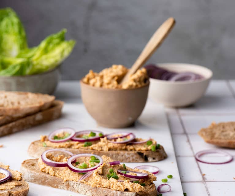 Queso vegano rústico con cerveza y cominos