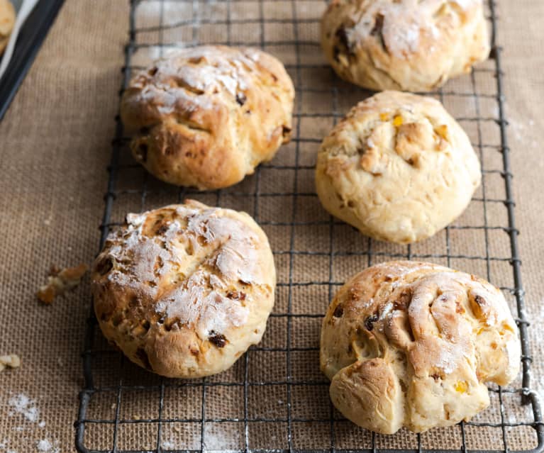 Petits pains moelleux aux fruits secs et yaourt