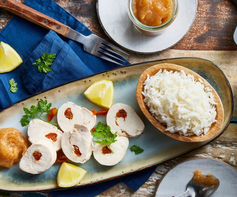 Ballotines de poulet aux tomates confites, chutney pomme-rhubarbe et riz basmati