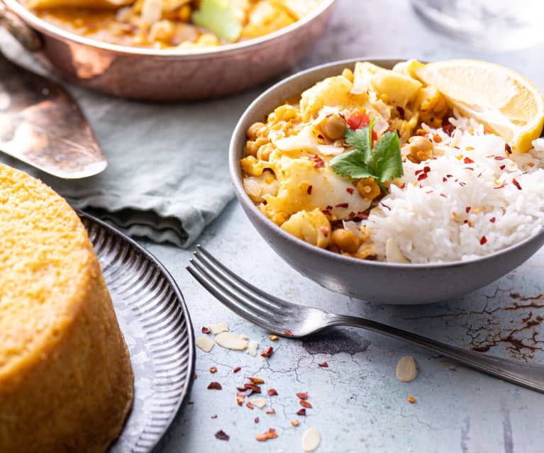 Menu: Caril de bacalhau e grão com arroz e bolo de laranja a vapor