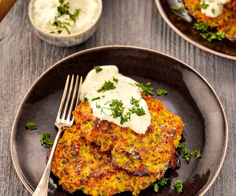 Kürbis-Brokkoli-Bratlinge mit Kräuterdip