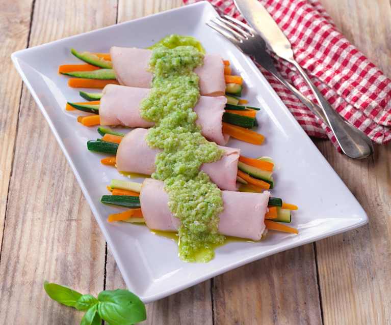 Involtini di tacchino con verdure e salsa al sedano