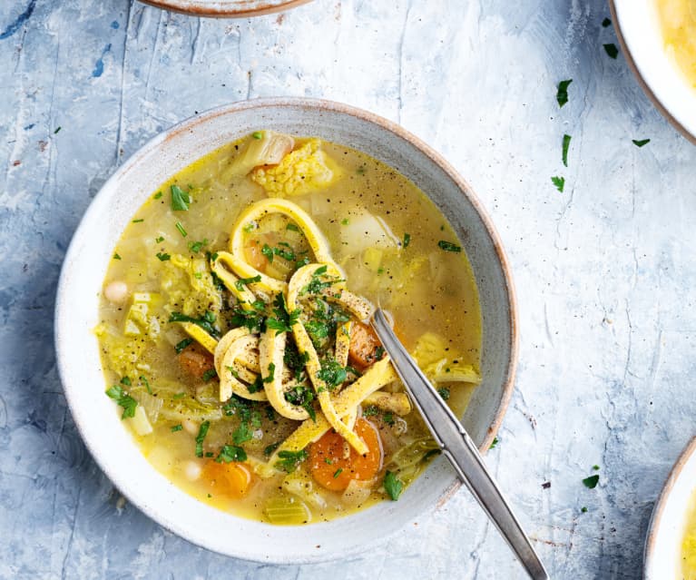 Soupe de poulet aux légumes, petites pâtes et parmesan - Cookidoo