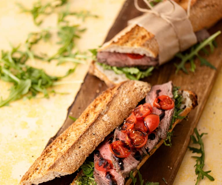 Baguette con ternera y salsa de hierbas