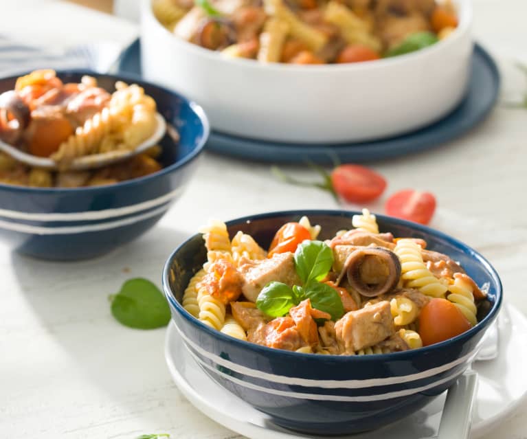 Pasta con tomates cherry, emperador y queso feta