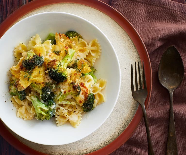 Pasta gratinata con broccoli e mozzarella