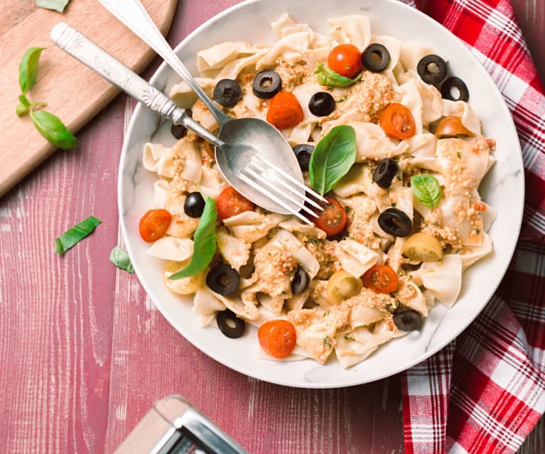 Salade de farfalle au pesto de poivron