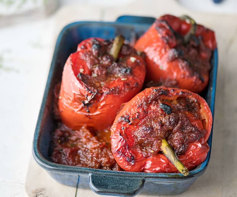 Poivron farci à la viande, coulis de tomates