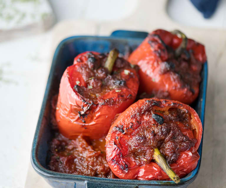 Pimientos rellenos en salsa de tomate