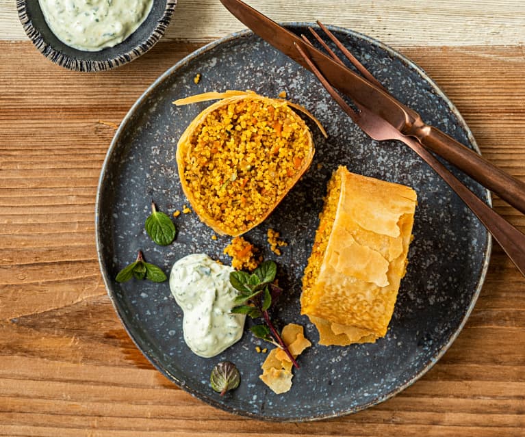 Strudel de légumes et couscous avec sauce au jogourt