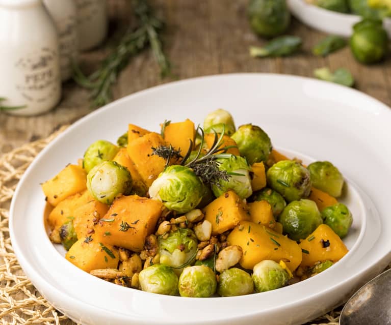 Insalata tiepida di cavoletti, zucca e mandorle