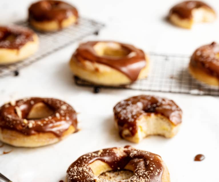 Hefe-Donuts mit Karamellglasur Hefe-Donuts mit Karamellglasur