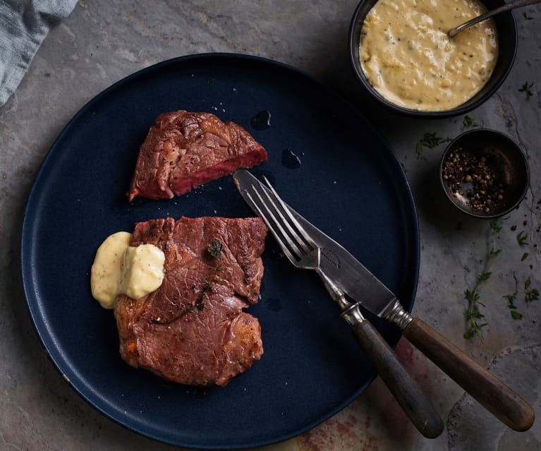 Sous-vide Rare Beef Steak with Béarnaise Sauce