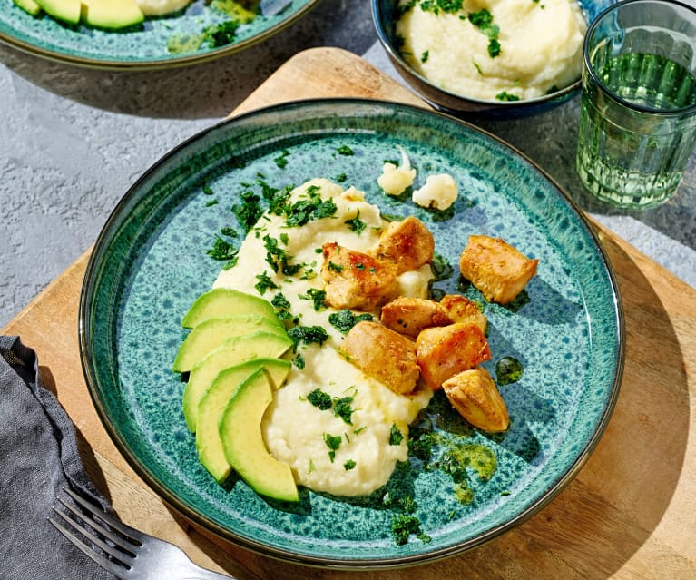 Blumenkohl-Stampf mit Hähnchen und Avocado