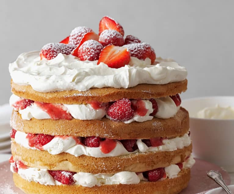 Torta en capas con frutillas