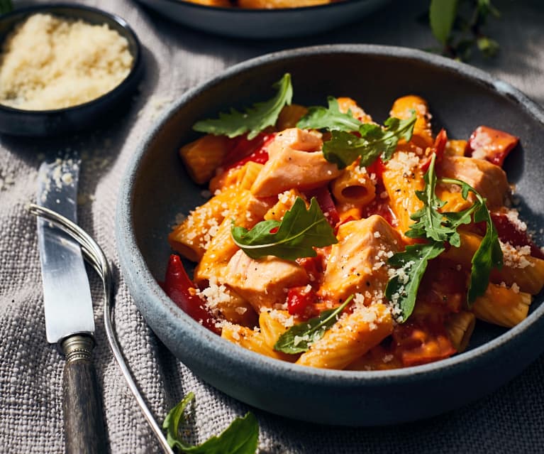 Lachs-Pasta mit Spitzpaprika