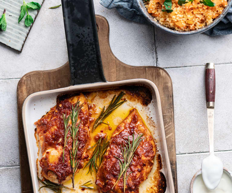 Poulet grillé épicé et couscous de carottes