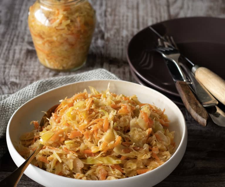 Pickled cabbage salad (Thermomix® Cutter)