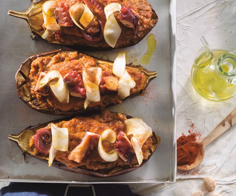 Berenjenas rellenas de pulpo y pera con salsa romesco