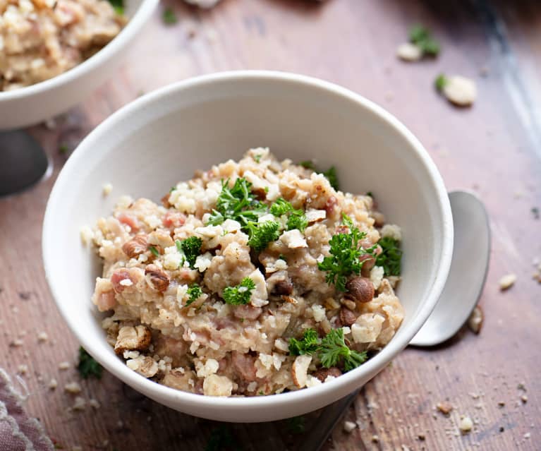 Porridge au bacon, aux poireaux et aux dattes