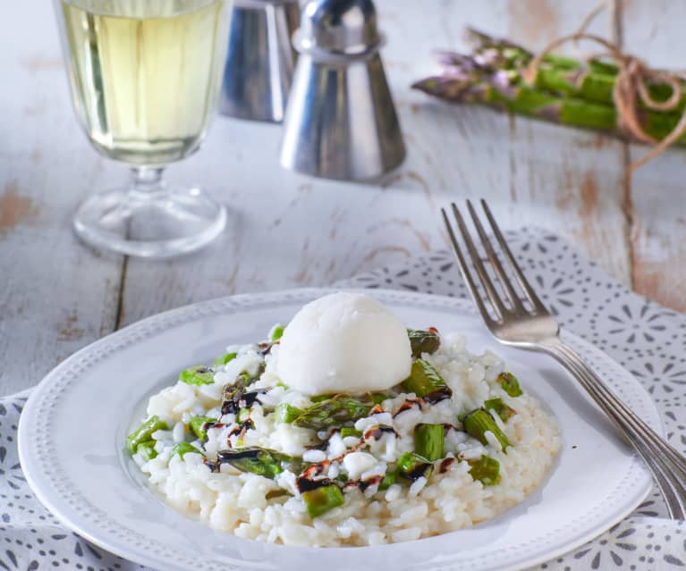 Risotto con asparagi, gelato al Parmigiano Reggiano e aceto balsamico