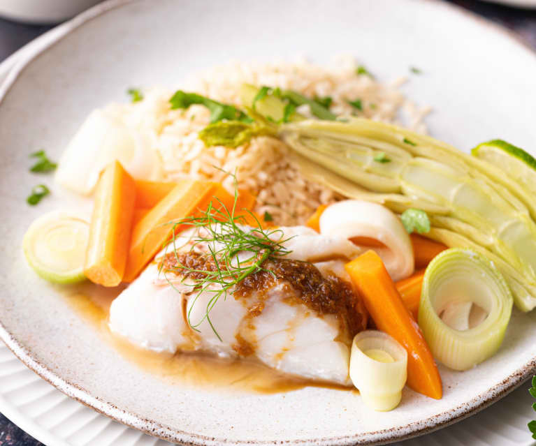 Bacalhau em molho de soja e gengibre com arroz e legumes