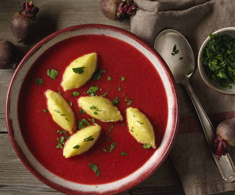 Rote Rüben Suppe mit Wasabi-Nockerl