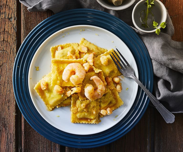 Ravioli ai carciofi con sugo di gamberi