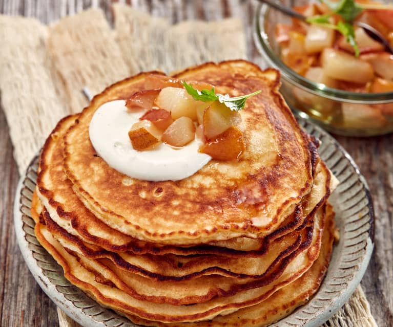 Pfannkuchen mit Birne und Vanillejoghurt