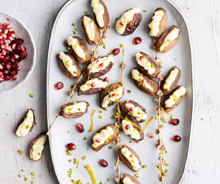 Dátiles rellenos de mascarpone con granada y naranja