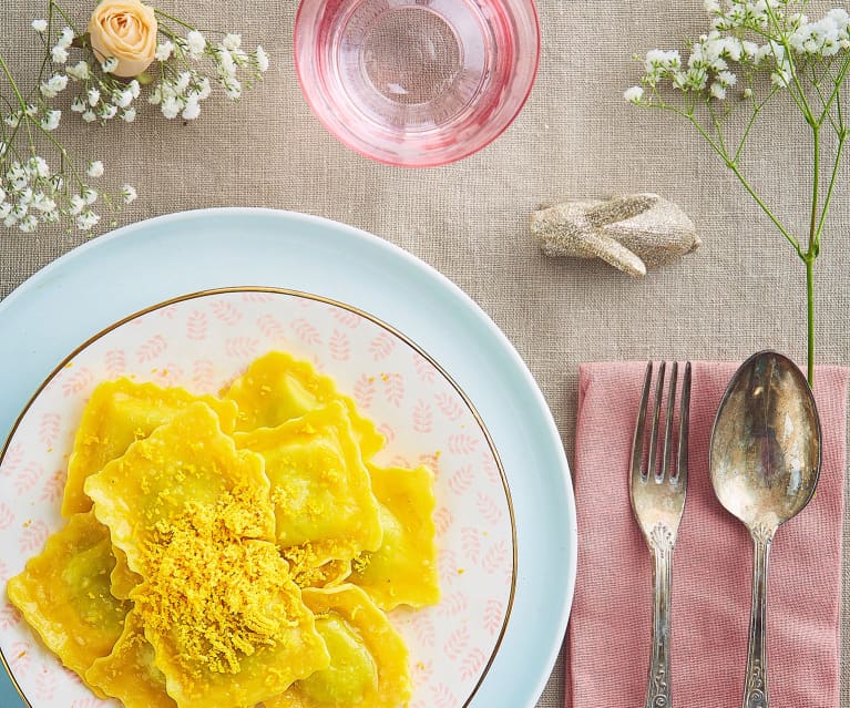 Ravioli di ricotta e asparagi con riccioli di tuorlo (senza glutine)