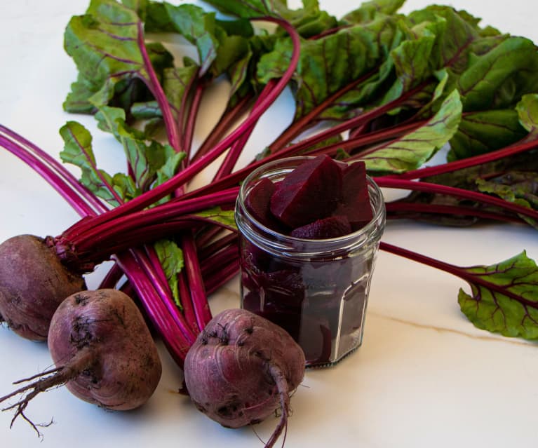 Cooking beetroot and corn