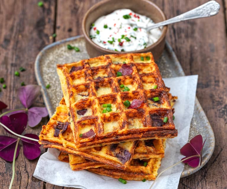 Gaufre de pomme de terre, viande des Grisons et crème ciboulette