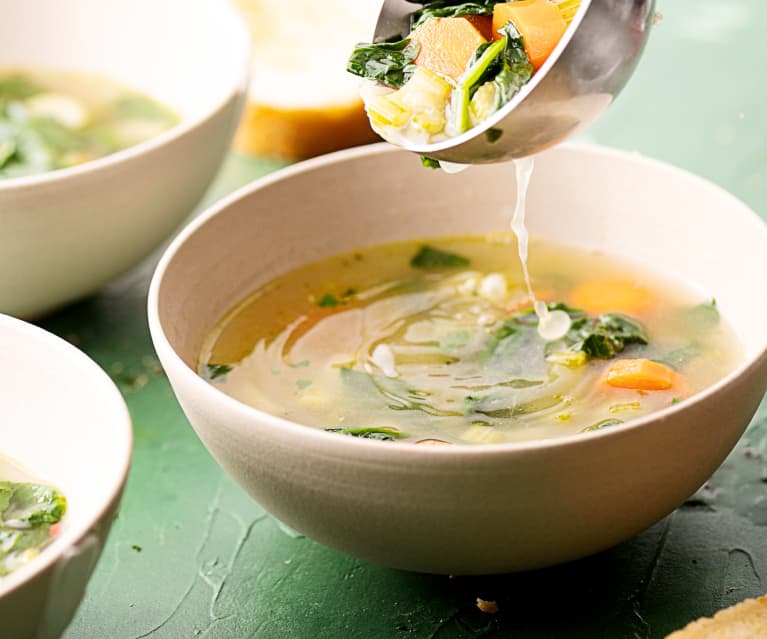 Sopa de judías blancas con verduras