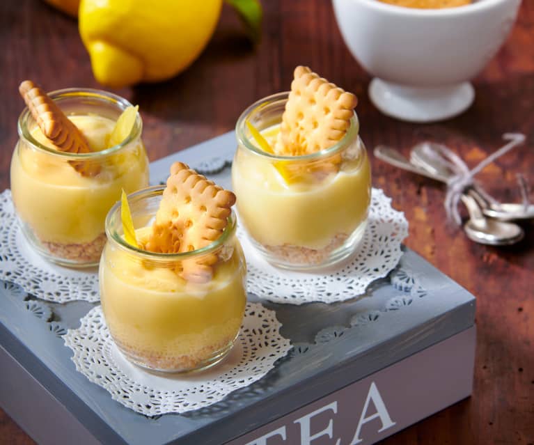 Bicchierini con crema al limone e biscotti