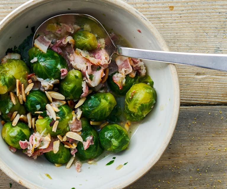 Cavoletti di Bruxelles con pancetta e mandorle