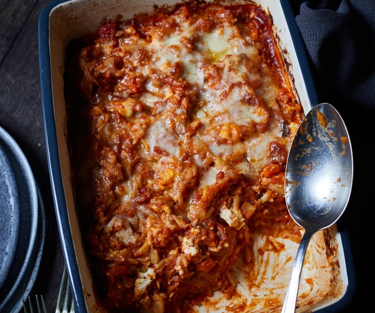 Gratinado de verduras y gurullos con salsa de tomate y berenjena