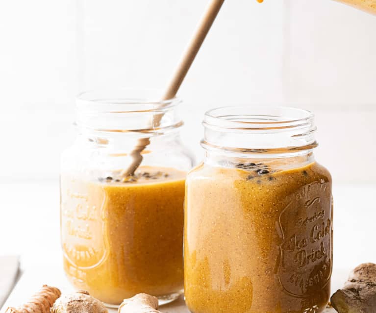 Smoothie papaya, curcuma, zenzero e chia