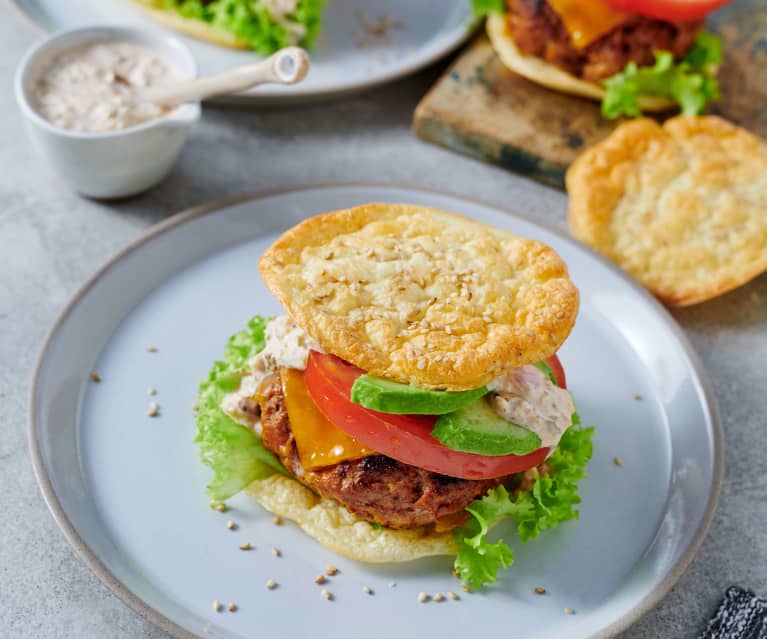 Low-Carb-Burger mit Wolkenbrötchen (Oopsies)